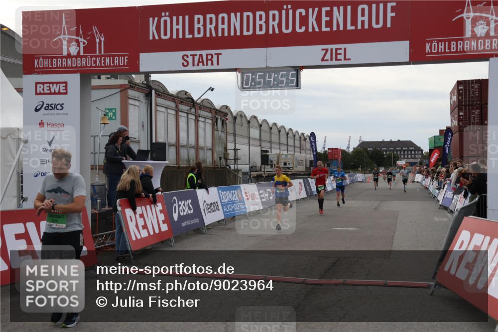03.10.2025 - Köhlbrandbrückenlauf Julia Fischer http://msf.ph/oto/9023964 03.10.2025 15:54:55 Ziel 7068, 7809, 8872, 9481, 9590 meine-sportfotos.de