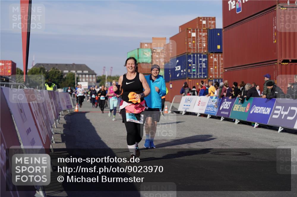 03.10.2025 - Köhlbrandbrückenlauf Michael Burmester http://msf.ph/oto/9023970 03.10.2025 10:26:28 Ziel 1209, 1436, 1744, 2004, 2005, 2050, 2219, 2574, 2925, 3113 meine-sportfotos.de