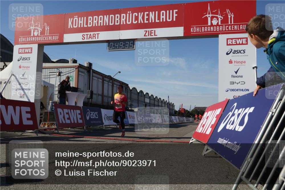 03.10.2025 - Köhlbrandbrückenlauf Luisa Fischer http://msf.ph/oto/9023971 03.10.2025 12:49:34 Ziel 6482 meine-sportfotos.de
