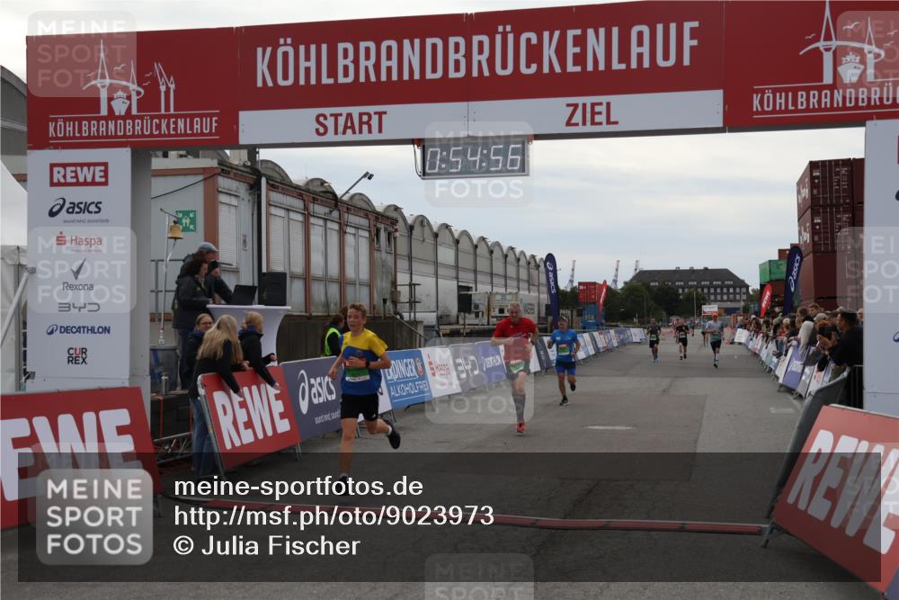 03.10.2025 - Köhlbrandbrückenlauf Julia Fischer http://msf.ph/oto/9023973 03.10.2025 15:54:56 Ziel 7068, 7809, 8872, 9481, 9590 meine-sportfotos.de