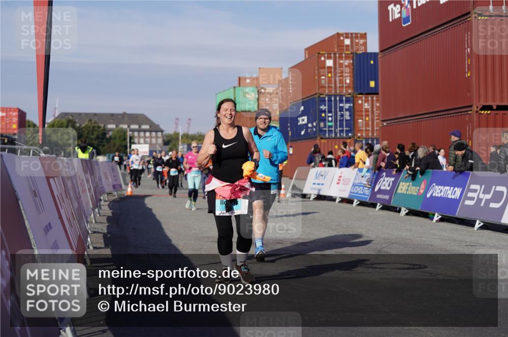 03.10.2025 - Köhlbrandbrückenlauf Michael Burmester http://msf.ph/oto/9023980 03.10.2025 10:26:28 Ziel 1209, 1436, 1744, 2004, 2005, 2050, 2219, 2574, 2925, 3113 meine-sportfotos.de