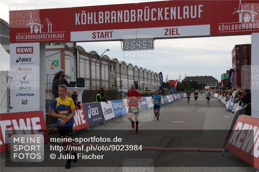 03.10.2025 - Köhlbrandbrückenlauf Julia Fischer http://msf.ph/oto/9023984 03.10.2025 15:54:57 Ziel 7010, 7068, 7597, 7809, 8872, 9481, 9590 meine-sportfotos.de