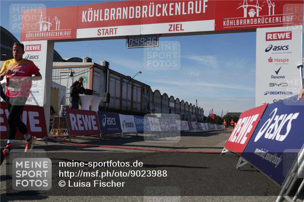 03.10.2025 - Köhlbrandbrückenlauf Luisa Fischer http://msf.ph/oto/9023988 03.10.2025 12:49:35 Ziel 6482 meine-sportfotos.de