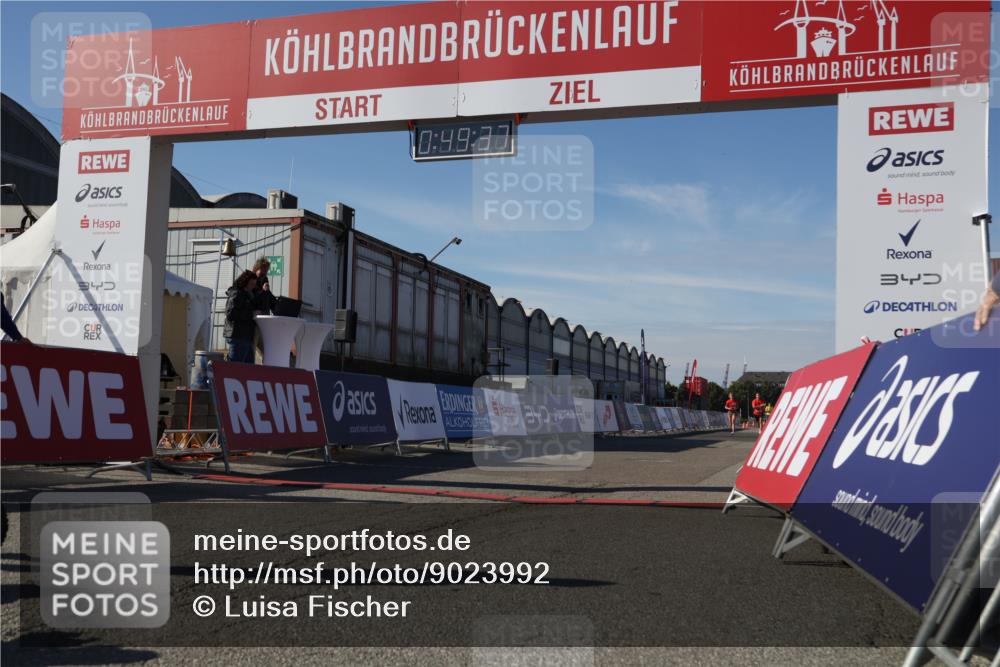 03.10.2025 - Köhlbrandbrückenlauf Luisa Fischer http://msf.ph/oto/9023992 03.10.2025 12:49:36 Ziel 6482 meine-sportfotos.de