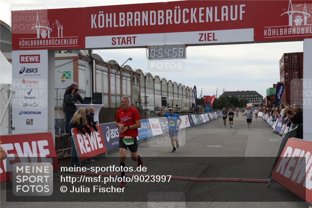 03.10.2025 - Köhlbrandbrückenlauf Julia Fischer http://msf.ph/oto/9023997 03.10.2025 15:54:58 Ziel 7010, 7068, 7597, 7809, 8872, 9481, 9590 meine-sportfotos.de