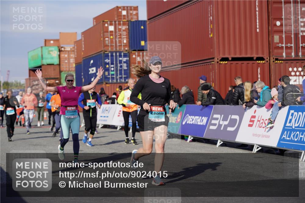 03.10.2025 - Köhlbrandbrückenlauf Michael Burmester http://msf.ph/oto/9024015 03.10.2025 10:26:32 Ziel 1425, 1436, 1744, 1756, 2004, 2005, 2050, 2219, 2551, 2574, 3113, 3787 meine-sportfotos.de