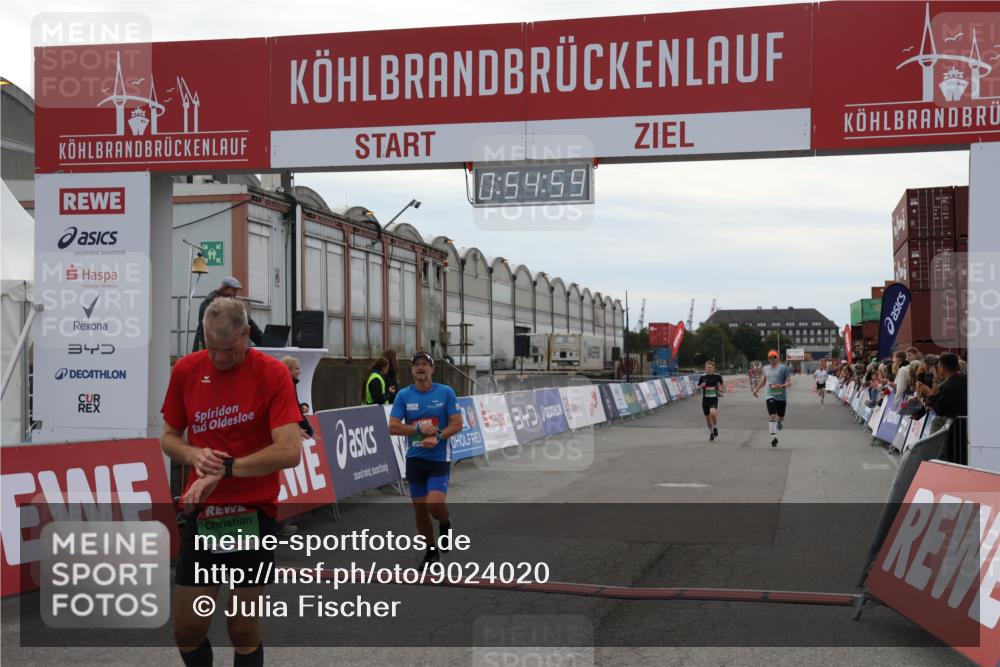 03.10.2025 - Köhlbrandbrückenlauf Julia Fischer http://msf.ph/oto/9024020 03.10.2025 15:55:00 Ziel 7010, 7597, 7809, 8872, 9481, 9590, 9594 meine-sportfotos.de