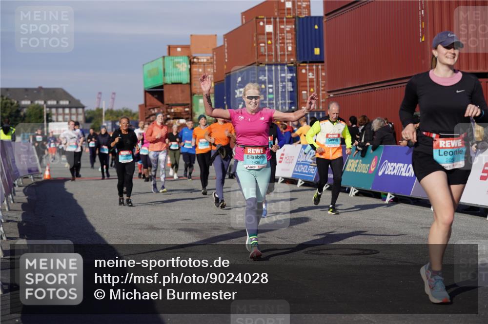 03.10.2025 - Köhlbrandbrückenlauf Michael Burmester http://msf.ph/oto/9024028 03.10.2025 10:26:33 Ziel 1425, 1436, 1509, 1744, 1756, 1996, 2004, 2005, 2050, 2219, 2551, 2574, 3163, 3787 meine-sportfotos.de