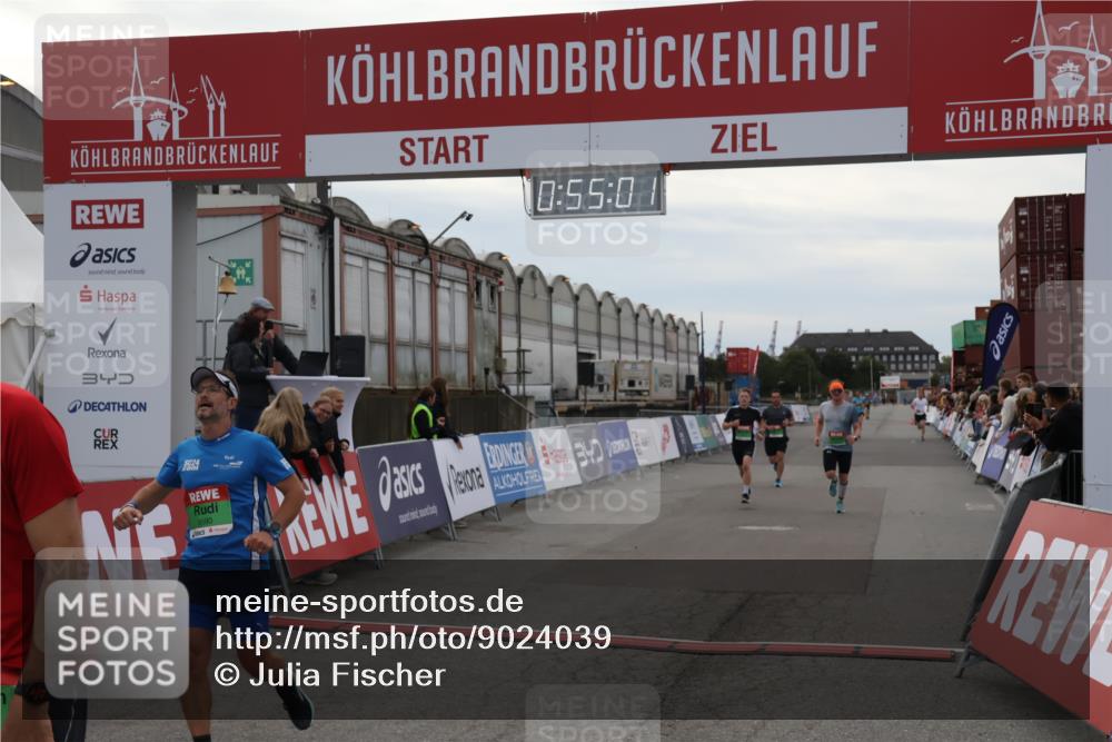 03.10.2025 - Köhlbrandbrückenlauf Julia Fischer http://msf.ph/oto/9024039 03.10.2025 15:55:01 Ziel 7010, 7597, 7809, 8872, 9481, 9590, 9594 meine-sportfotos.de