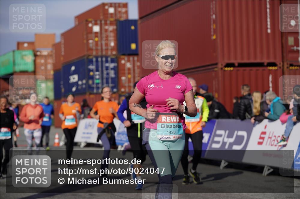 03.10.2025 - Köhlbrandbrückenlauf Michael Burmester http://msf.ph/oto/9024047 03.10.2025 10:26:34 Ziel 1425, 1436, 1509, 1756, 1840, 1996, 2004, 2005, 2050, 2219, 2259, 2551, 2574, 2952, 3105, 3110, 3163, 3787 meine-sportfotos.de