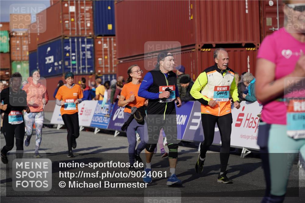 03.10.2025 - Köhlbrandbrückenlauf Michael Burmester http://msf.ph/oto/9024061 03.10.2025 10:26:35 Ziel 1425, 1436, 1509, 1756, 1840, 1996, 2004, 2005, 2050, 2219, 2259, 2551, 2574, 2952, 3105, 3110, 3163, 3787 meine-sportfotos.de
