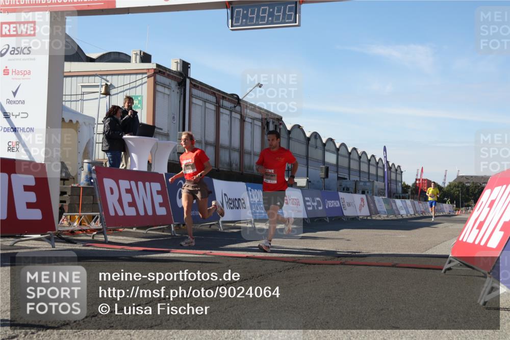 03.10.2025 - Köhlbrandbrückenlauf Luisa Fischer http://msf.ph/oto/9024064 03.10.2025 12:49:44 Ziel 5687, 5688, 6253, 6482 meine-sportfotos.de