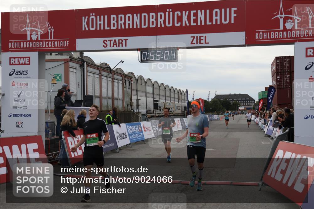 03.10.2025 - Köhlbrandbrückenlauf Julia Fischer http://msf.ph/oto/9024066 03.10.2025 15:55:04 Ziel 7010, 7040, 7597, 8872, 9481, 9590, 9594 meine-sportfotos.de