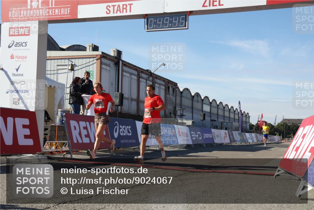 03.10.2025 - Köhlbrandbrückenlauf Luisa Fischer http://msf.ph/oto/9024067 03.10.2025 12:49:44 Ziel 5687, 5688, 6253, 6482 meine-sportfotos.de