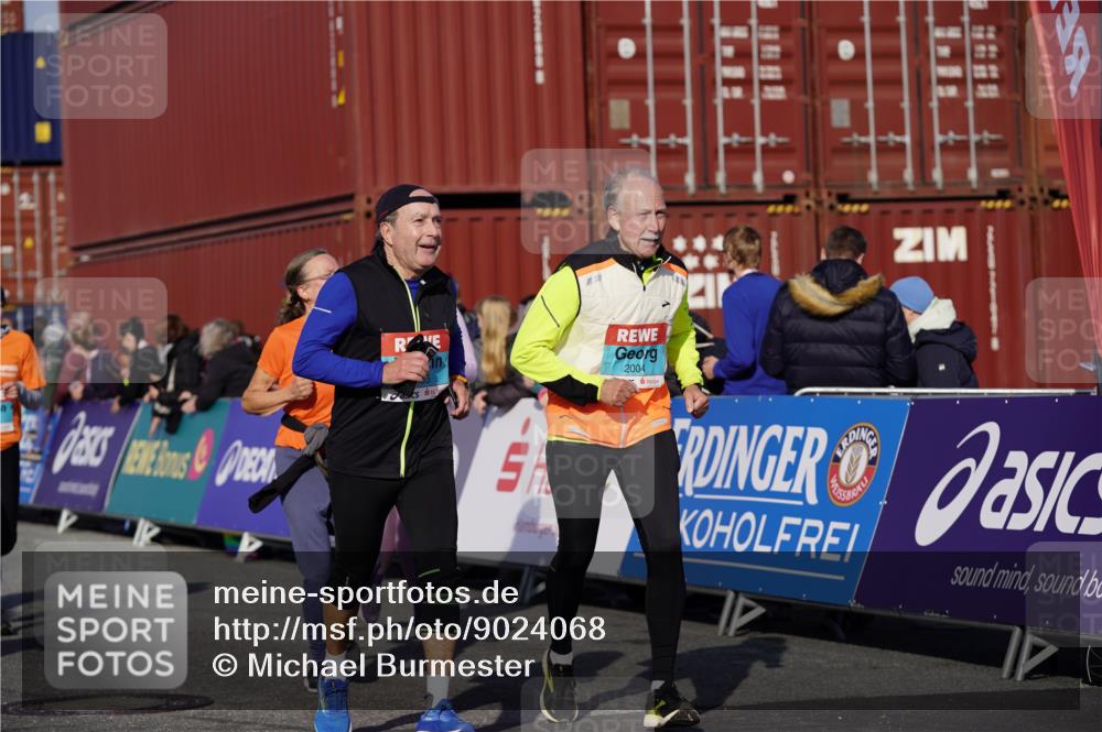 03.10.2025 - Köhlbrandbrückenlauf Michael Burmester http://msf.ph/oto/9024068 03.10.2025 10:26:36 Ziel 1425, 1436, 1509, 1756, 1840, 1996, 2004, 2005, 2050, 2219, 2259, 2551, 2574, 2952, 3105, 3110, 3163, 3787 meine-sportfotos.de