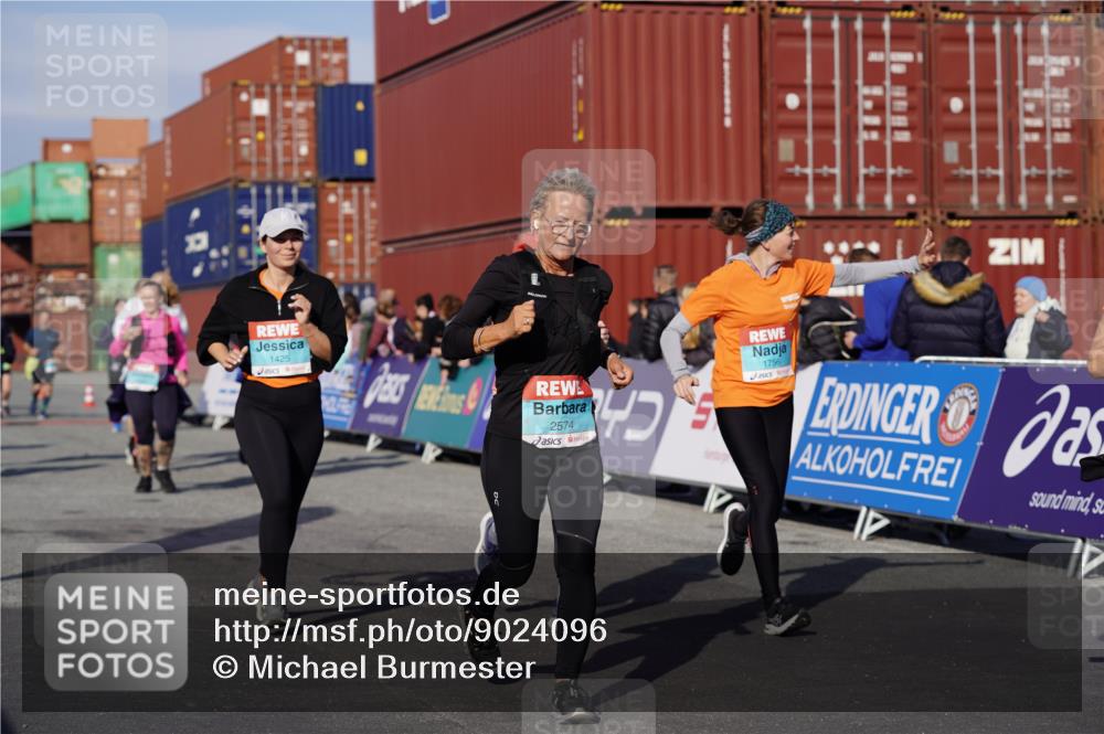 03.10.2025 - Köhlbrandbrückenlauf Michael Burmester http://msf.ph/oto/9024096 03.10.2025 10:26:38 Ziel 1425, 1509, 1756, 1840, 1996, 2004, 2005, 2133, 2219, 2259, 2551, 2574, 2952, 3105, 3110, 3163, 3602, 3787 meine-sportfotos.de