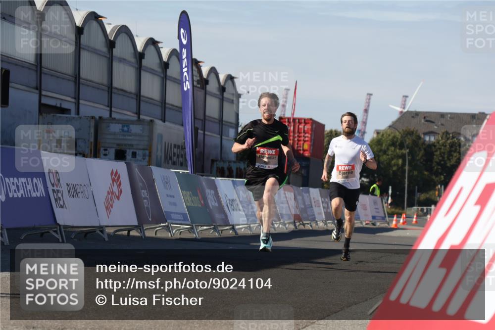 03.10.2025 - Köhlbrandbrückenlauf Luisa Fischer http://msf.ph/oto/9024104 03.10.2025 12:50:03 Ziel 4035, 6086 meine-sportfotos.de