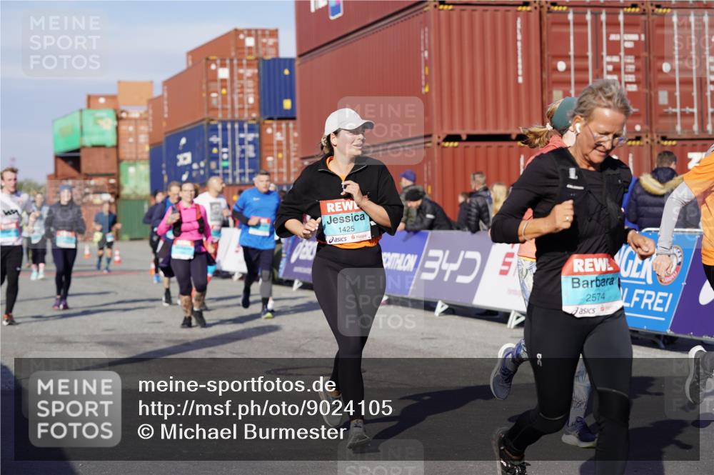 03.10.2025 - Köhlbrandbrückenlauf Michael Burmester http://msf.ph/oto/9024105 03.10.2025 10:26:38 Ziel 1425, 1509, 1756, 1840, 1996, 2004, 2005, 2133, 2219, 2259, 2551, 2574, 2952, 3105, 3110, 3163, 3602, 3787 meine-sportfotos.de