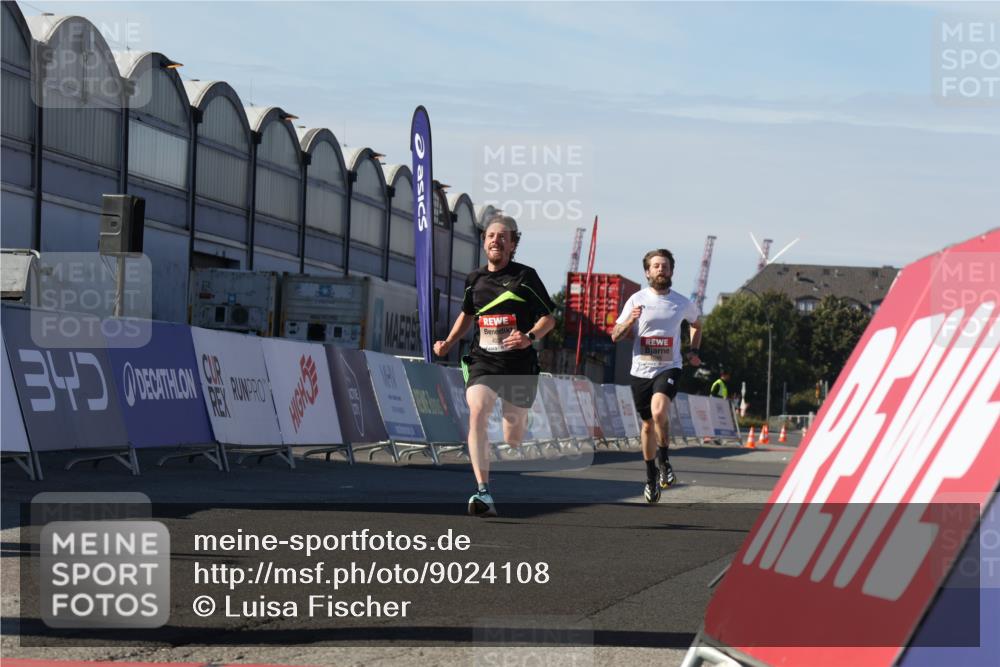 03.10.2025 - Köhlbrandbrückenlauf Luisa Fischer http://msf.ph/oto/9024108 03.10.2025 12:50:04 Ziel 4035, 6086 meine-sportfotos.de