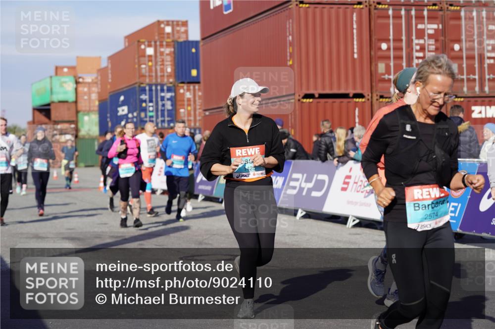 03.10.2025 - Köhlbrandbrückenlauf Michael Burmester http://msf.ph/oto/9024110 03.10.2025 10:26:39 Ziel 1425, 1509, 1756, 1840, 1996, 2004, 2005, 2133, 2219, 2259, 2551, 2574, 2952, 3105, 3110, 3163, 3602, 3787 meine-sportfotos.de