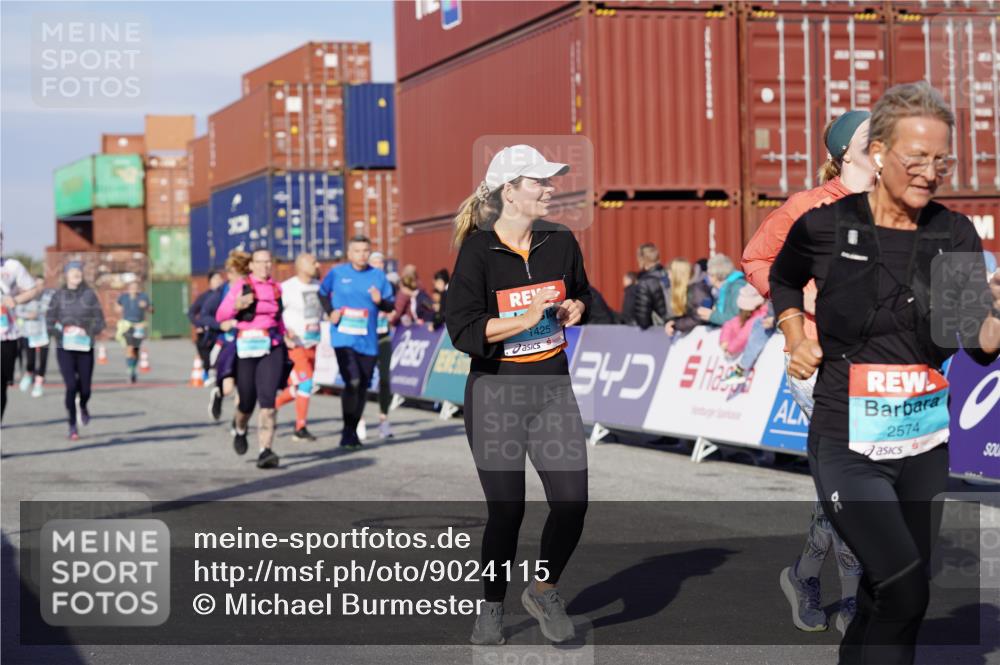 03.10.2025 - Köhlbrandbrückenlauf Michael Burmester http://msf.ph/oto/9024115 03.10.2025 10:26:39 Ziel 1425, 1509, 1756, 1840, 1996, 2004, 2005, 2133, 2219, 2259, 2551, 2574, 2952, 3105, 3110, 3163, 3602, 3787 meine-sportfotos.de