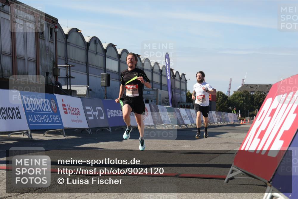 03.10.2025 - Köhlbrandbrückenlauf Luisa Fischer http://msf.ph/oto/9024120 03.10.2025 12:50:05 Ziel 4035, 6086 meine-sportfotos.de