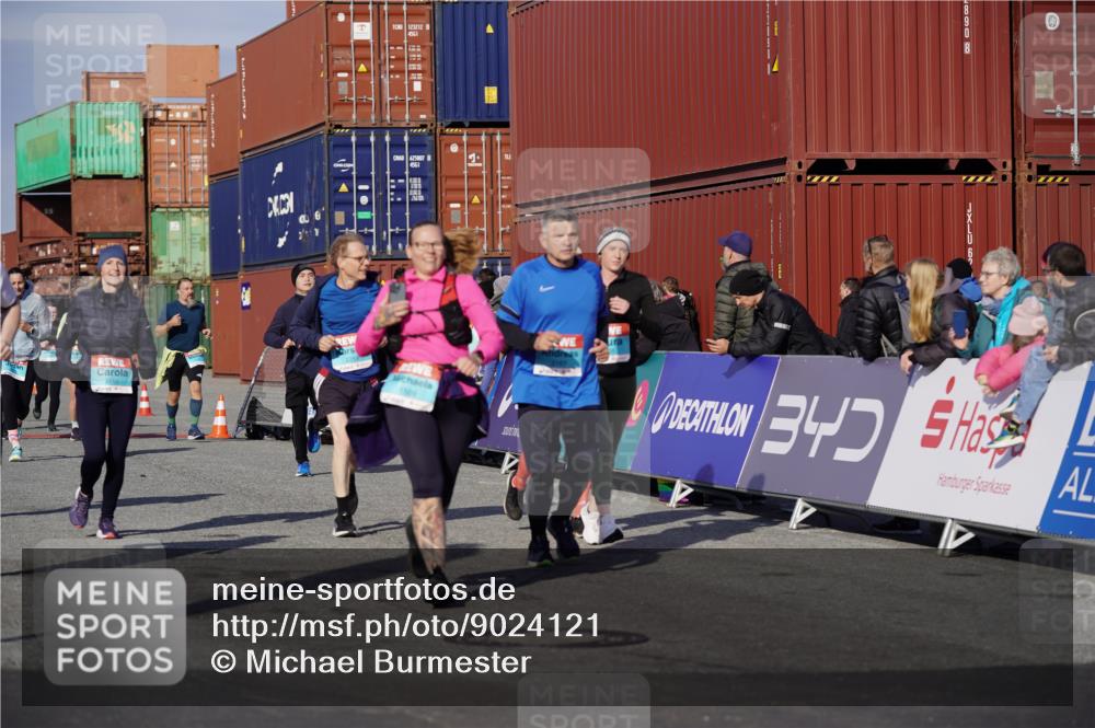 03.10.2025 - Köhlbrandbrückenlauf Michael Burmester http://msf.ph/oto/9024121 03.10.2025 10:26:40 Ziel 1425, 1509, 1726, 1727, 1756, 1840, 1996, 2133, 2219, 2259, 2405, 2551, 2574, 2655, 2952, 3105, 3110, 3163, 3602, 3787 meine-sportfotos.de