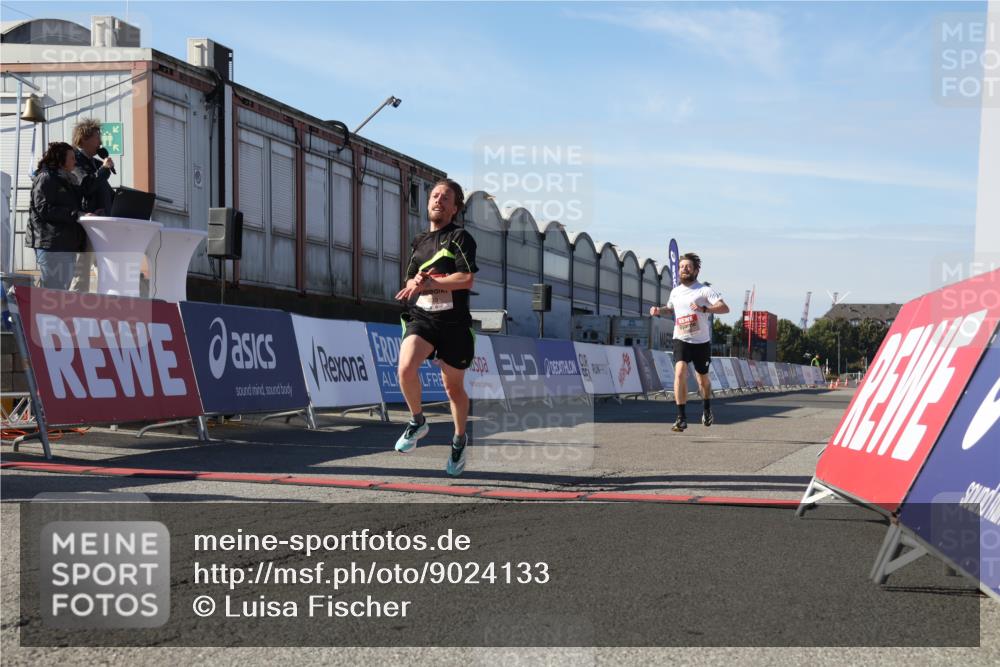 03.10.2025 - Köhlbrandbrückenlauf Luisa Fischer http://msf.ph/oto/9024133 03.10.2025 12:50:05 Ziel 4035, 6086 meine-sportfotos.de