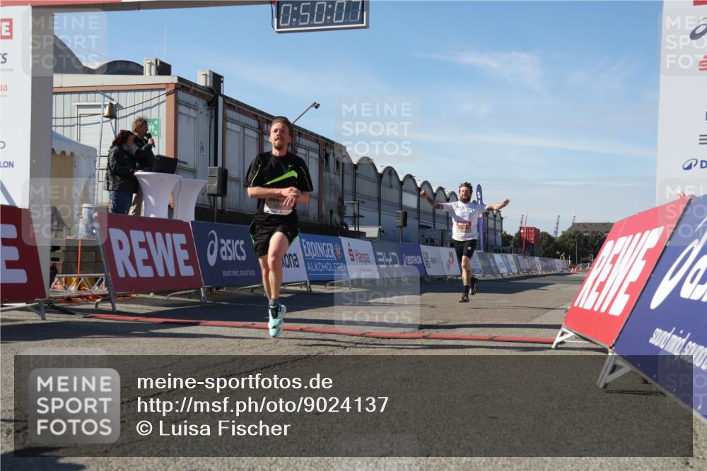 03.10.2025 - Köhlbrandbrückenlauf Luisa Fischer http://msf.ph/oto/9024137 03.10.2025 12:50:06 Ziel 4035, 6086 meine-sportfotos.de