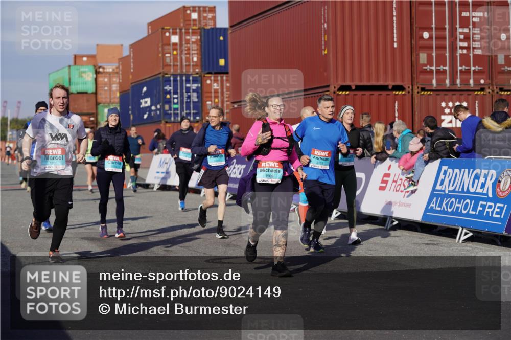 03.10.2025 - Köhlbrandbrückenlauf Michael Burmester http://msf.ph/oto/9024149 03.10.2025 10:26:41 Ziel 1425, 1509, 1726, 1727, 1756, 1840, 1996, 2133, 2259, 2405, 2551, 2586, 2655, 2952, 3105, 3110, 3163, 3602, 3787 meine-sportfotos.de
