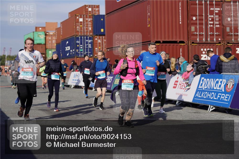 03.10.2025 - Köhlbrandbrückenlauf Michael Burmester http://msf.ph/oto/9024153 03.10.2025 10:26:41 Ziel 1425, 1509, 1726, 1727, 1756, 1840, 1996, 2133, 2259, 2405, 2551, 2586, 2655, 2952, 3105, 3110, 3163, 3602, 3787 meine-sportfotos.de