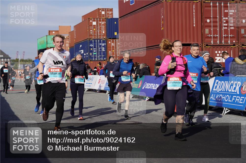 03.10.2025 - Köhlbrandbrückenlauf Michael Burmester http://msf.ph/oto/9024162 03.10.2025 10:26:42 Ziel 1425, 1509, 1726, 1727, 1756, 1840, 1996, 2133, 2259, 2405, 2551, 2586, 2655, 2952, 3105, 3110, 3163, 3241, 3242, 3602, 3787 meine-sportfotos.de