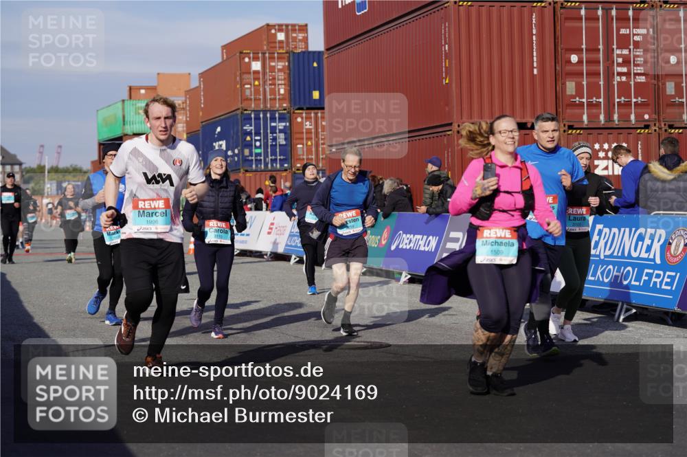 03.10.2025 - Köhlbrandbrückenlauf Michael Burmester http://msf.ph/oto/9024169 03.10.2025 10:26:42 Ziel 1425, 1509, 1726, 1727, 1756, 1840, 1996, 2133, 2259, 2405, 2551, 2586, 2655, 2952, 3105, 3110, 3163, 3241, 3242, 3602, 3787 meine-sportfotos.de