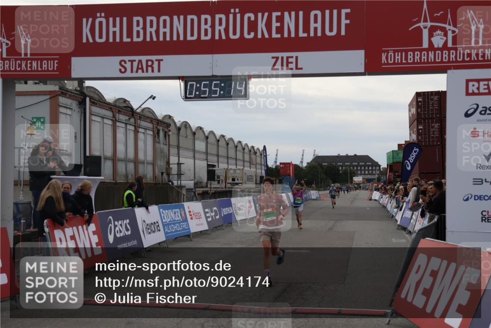 03.10.2025 - Köhlbrandbrückenlauf Julia Fischer http://msf.ph/oto/9024174 03.10.2025 15:55:14 Ziel 7040, 7053, 7100, 7898, 9594 meine-sportfotos.de