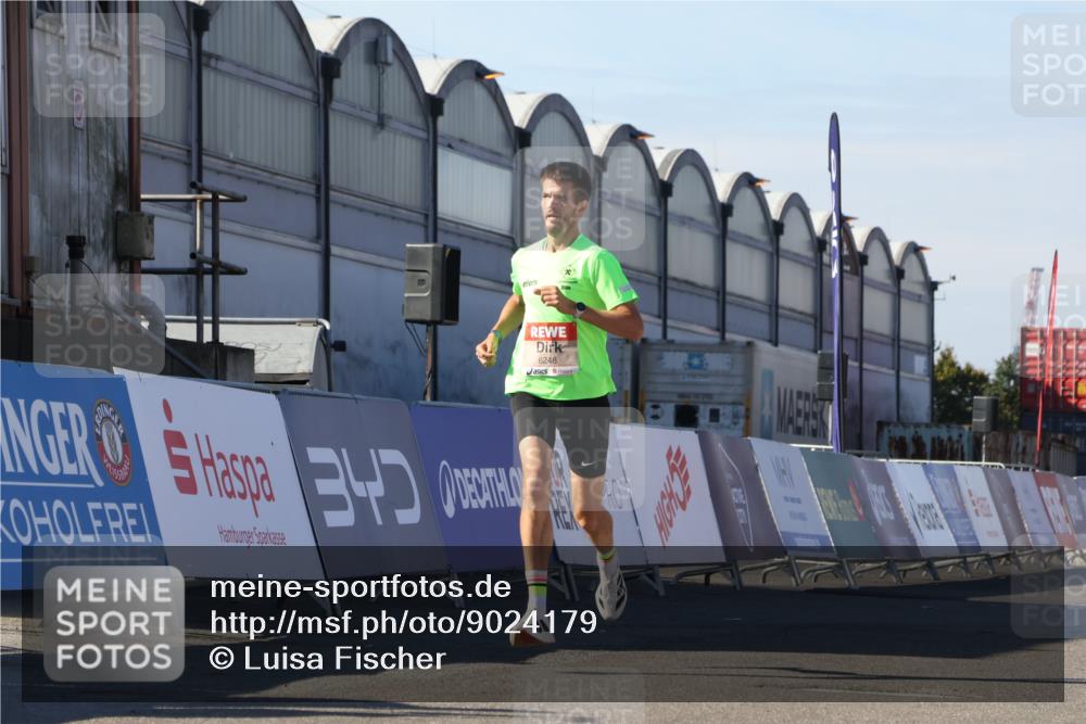 03.10.2025 - Köhlbrandbrückenlauf Luisa Fischer http://msf.ph/oto/9024179 03.10.2025 12:50:36 Ziel 6248 meine-sportfotos.de