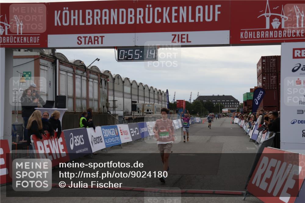 03.10.2025 - Köhlbrandbrückenlauf Julia Fischer http://msf.ph/oto/9024180 03.10.2025 15:55:14 Ziel 7040, 7053, 7100, 7898, 9594 meine-sportfotos.de