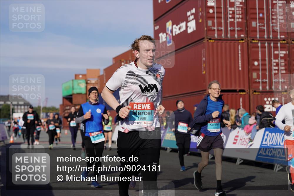 03.10.2025 - Köhlbrandbrückenlauf Michael Burmester http://msf.ph/oto/9024181 03.10.2025 10:26:43 Ziel 1509, 1726, 1727, 1840, 1935, 1996, 2133, 2259, 2405, 2586, 2655, 2952, 3044, 3105, 3110, 3163, 3241, 3242, 3602 meine-sportfotos.de