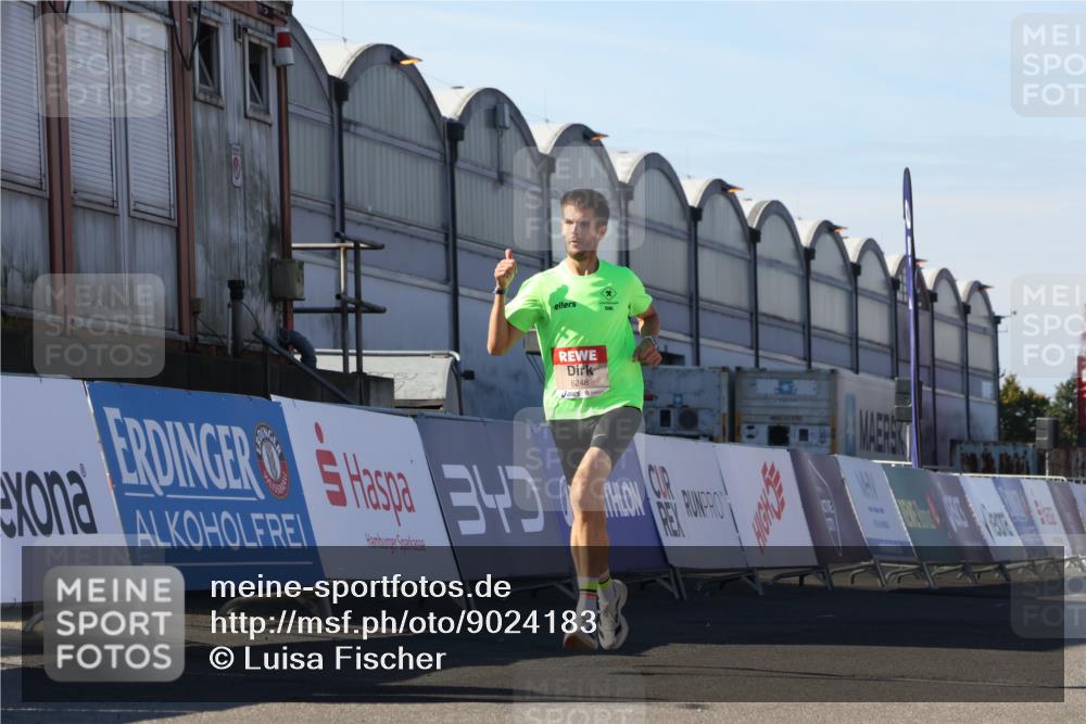 03.10.2025 - Köhlbrandbrückenlauf Luisa Fischer http://msf.ph/oto/9024183 03.10.2025 12:50:36 Ziel 6248 meine-sportfotos.de