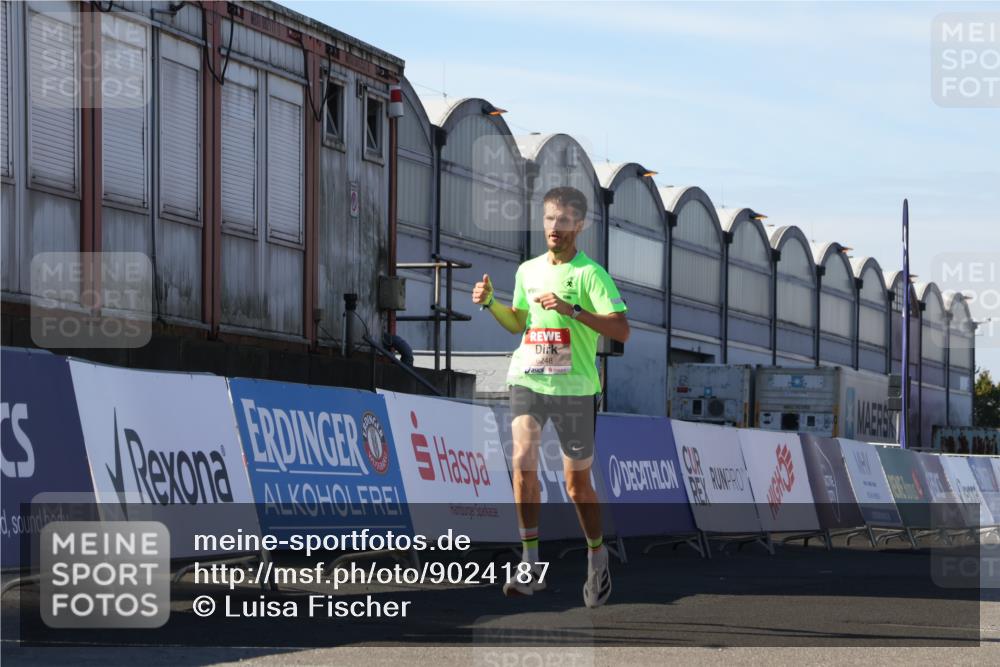 03.10.2025 - Köhlbrandbrückenlauf Luisa Fischer http://msf.ph/oto/9024187 03.10.2025 12:50:36 Ziel 6248 meine-sportfotos.de