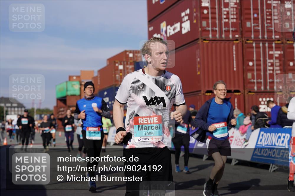 03.10.2025 - Köhlbrandbrückenlauf Michael Burmester http://msf.ph/oto/9024192 03.10.2025 10:26:43 Ziel 1509, 1726, 1727, 1840, 1935, 1996, 2133, 2259, 2405, 2586, 2655, 2952, 3044, 3105, 3110, 3163, 3241, 3242, 3602 meine-sportfotos.de