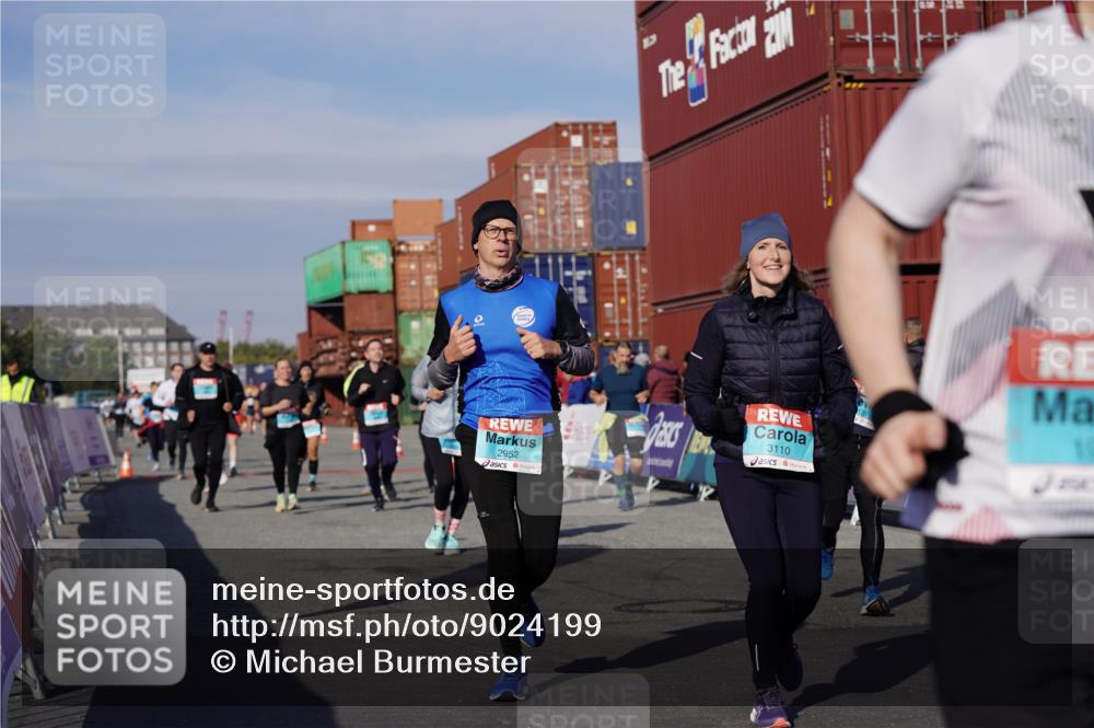 03.10.2025 - Köhlbrandbrückenlauf Michael Burmester http://msf.ph/oto/9024199 03.10.2025 10:26:44 Ziel 1509, 1726, 1727, 1840, 1935, 1996, 2133, 2259, 2405, 2586, 2655, 2952, 3044, 3105, 3110, 3163, 3241, 3242, 3602 meine-sportfotos.de