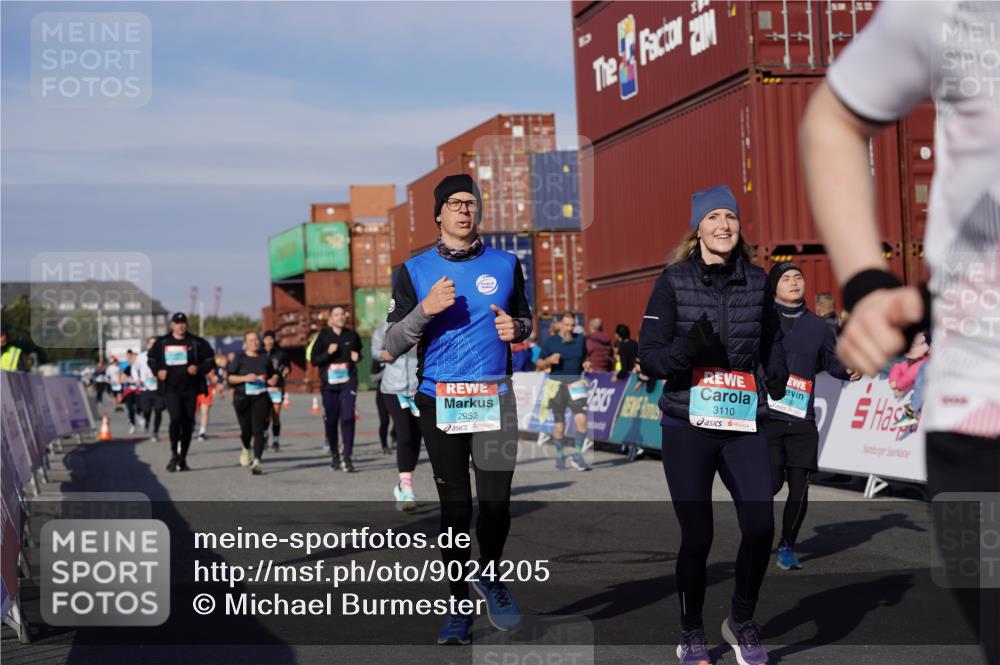 03.10.2025 - Köhlbrandbrückenlauf Michael Burmester http://msf.ph/oto/9024205 03.10.2025 10:26:44 Ziel 1509, 1726, 1727, 1840, 1935, 1996, 2133, 2259, 2405, 2586, 2655, 2952, 3044, 3105, 3110, 3163, 3241, 3242, 3602 meine-sportfotos.de