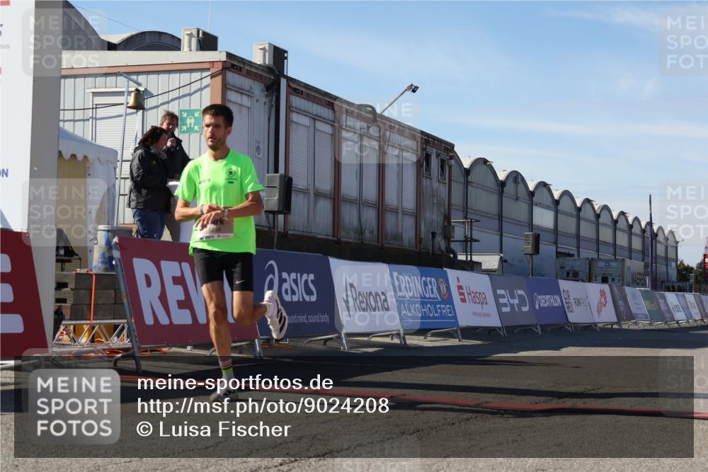 03.10.2025 - Köhlbrandbrückenlauf Luisa Fischer http://msf.ph/oto/9024208 03.10.2025 12:50:38 Ziel 6248 meine-sportfotos.de