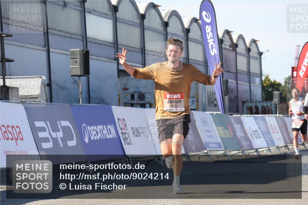 03.10.2025 - Köhlbrandbrückenlauf Luisa Fischer http://msf.ph/oto/9024214 03.10.2025 12:50:50 Ziel 4072 meine-sportfotos.de
