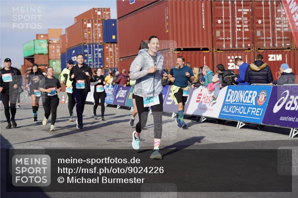 03.10.2025 - Köhlbrandbrückenlauf Michael Burmester http://msf.ph/oto/9024226 03.10.2025 10:26:47 Ziel 1726, 1727, 1935, 2133, 2405, 2586, 2655, 2930, 3044, 3241, 3242, 3364, 3367, 3602, 3829 meine-sportfotos.de