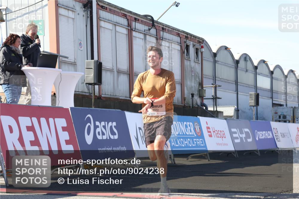 03.10.2025 - Köhlbrandbrückenlauf Luisa Fischer http://msf.ph/oto/9024238 03.10.2025 12:50:52 Ziel 4072, 6216, 6552 meine-sportfotos.de