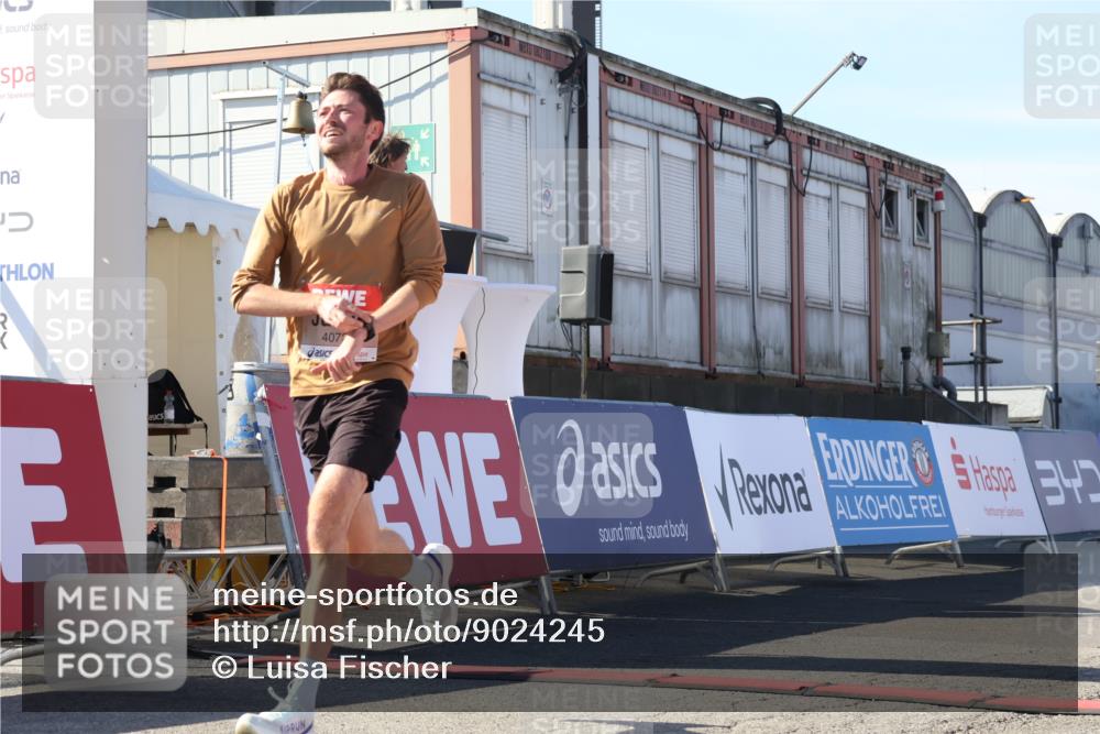 03.10.2025 - Köhlbrandbrückenlauf Luisa Fischer http://msf.ph/oto/9024245 03.10.2025 12:50:53 Ziel 4072, 6216, 6552 meine-sportfotos.de