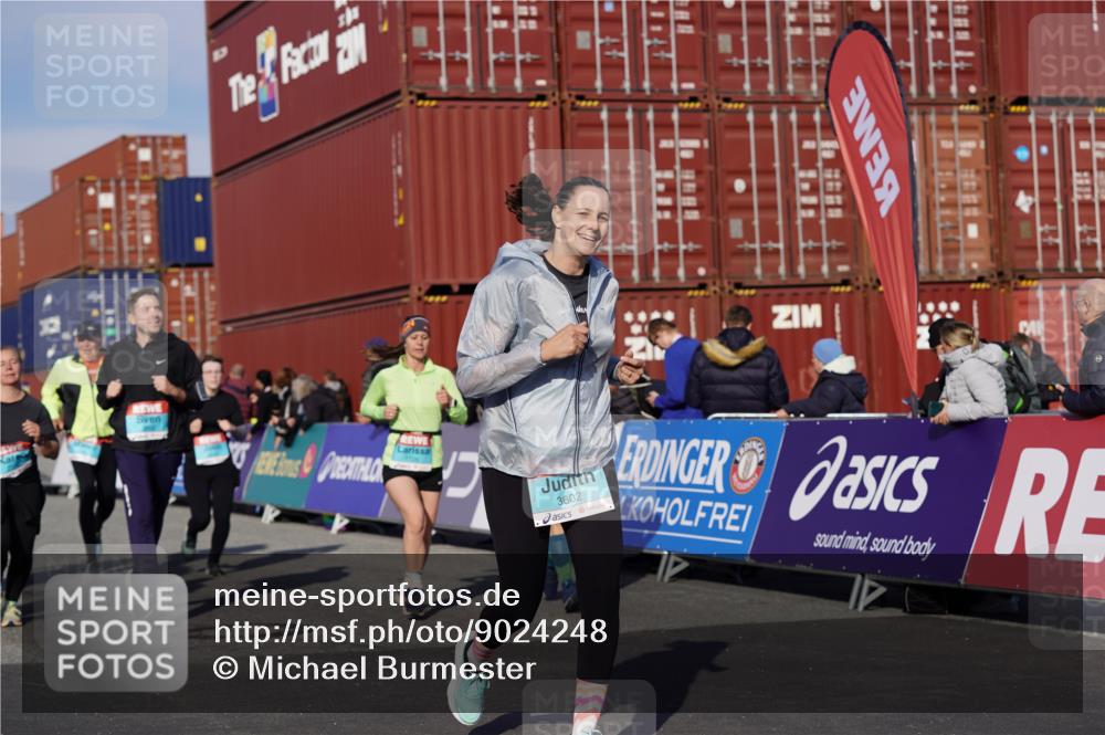 03.10.2025 - Köhlbrandbrückenlauf Michael Burmester http://msf.ph/oto/9024248 03.10.2025 10:26:48 Ziel 1726, 1727, 1935, 2133, 2405, 2586, 2655, 2930, 3044, 3241, 3242, 3364, 3367, 3602, 3829 meine-sportfotos.de