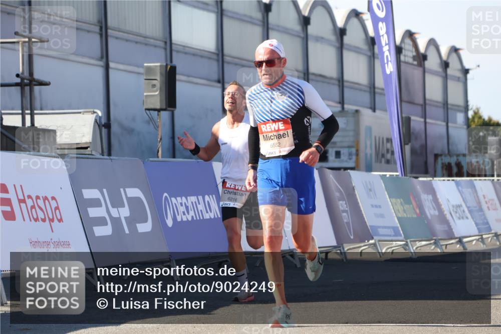 03.10.2025 - Köhlbrandbrückenlauf Luisa Fischer http://msf.ph/oto/9024249 03.10.2025 12:50:54 Ziel 4072, 6216, 6552 meine-sportfotos.de
