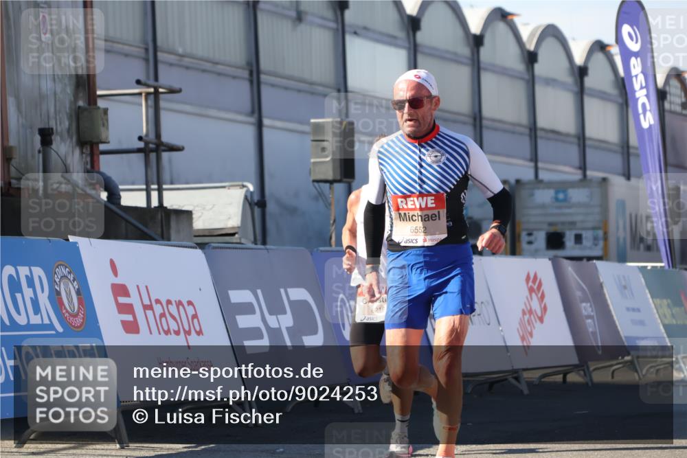 03.10.2025 - Köhlbrandbrückenlauf Luisa Fischer http://msf.ph/oto/9024253 03.10.2025 12:50:54 Ziel 4072, 6216, 6552 meine-sportfotos.de